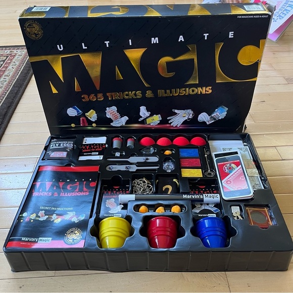 Marvin's Magic Ultimate Magic Set 365 Tricks & Illusions - Picture 1 of 8